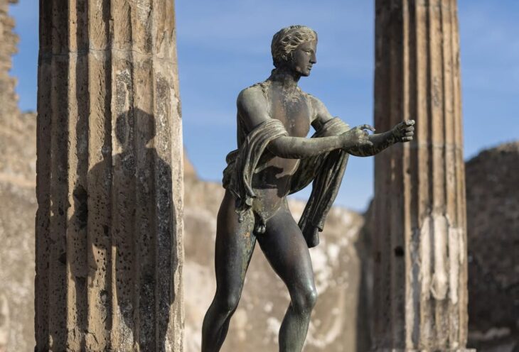 “Da quanto si dica, si narri, o si dipinga, Napoli supera tutto- la riva, la baia, il golfo, il