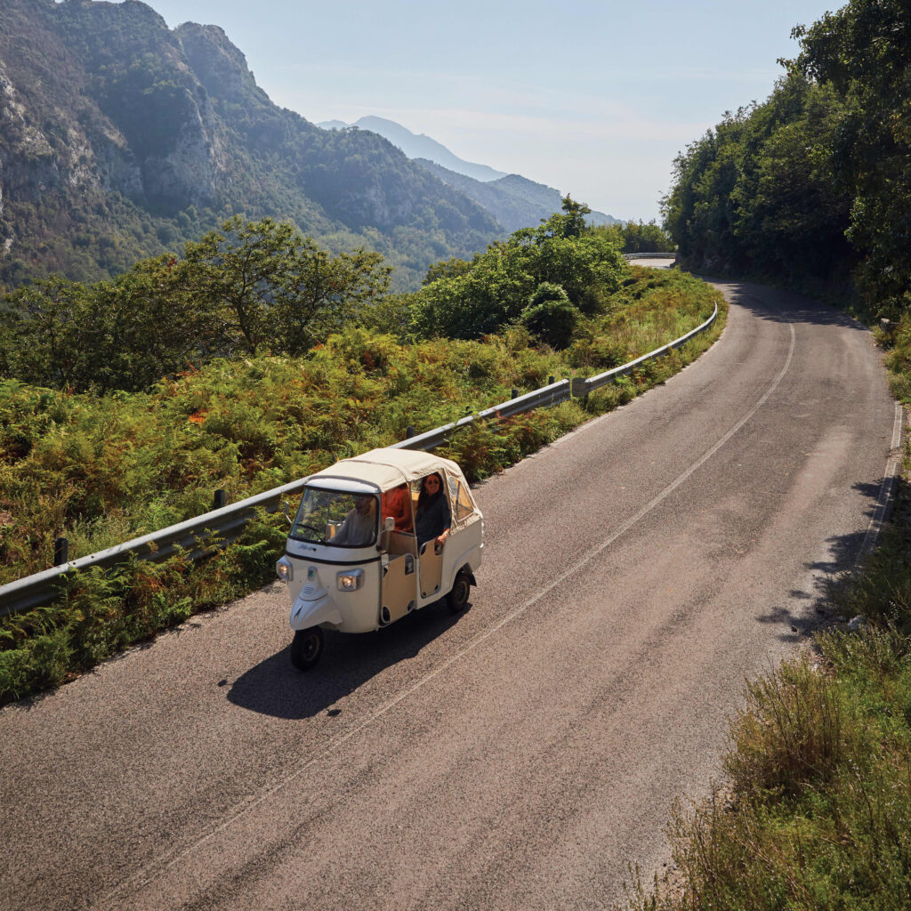 car-lei-activity-wineries-ape-car01